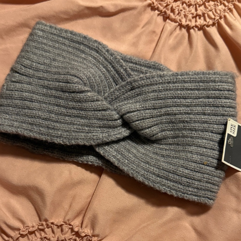 West Loop Ribbed Gray Headband